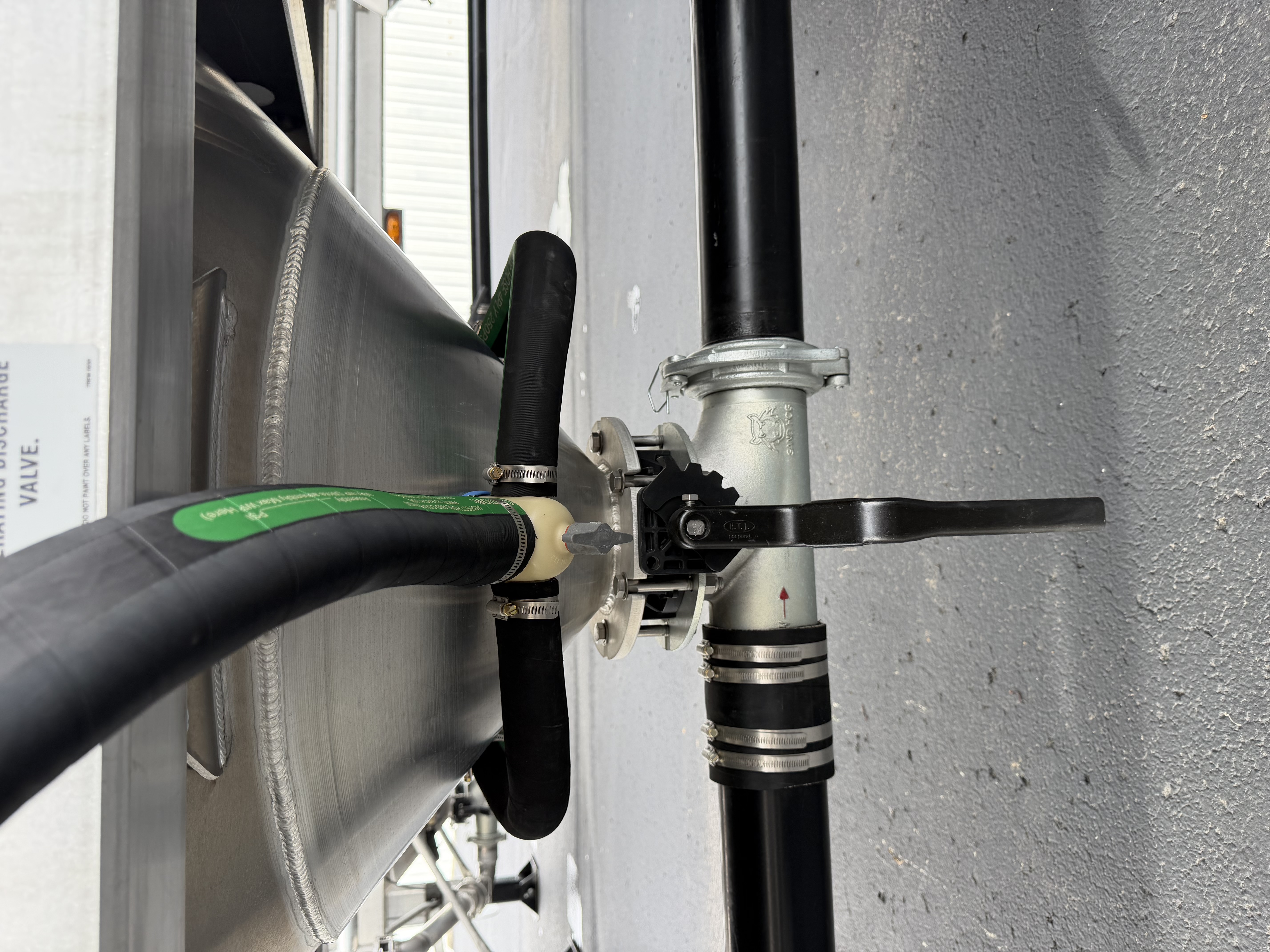 Tremcar 1200 Cube Pneumatic Trailer Photo 3